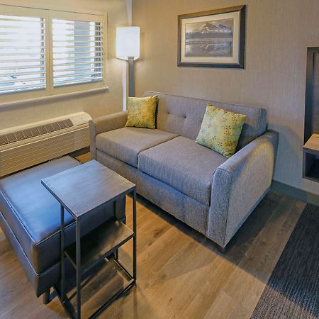 Best Western Plus Hilltop Inn Реддинг Экстерьер фото