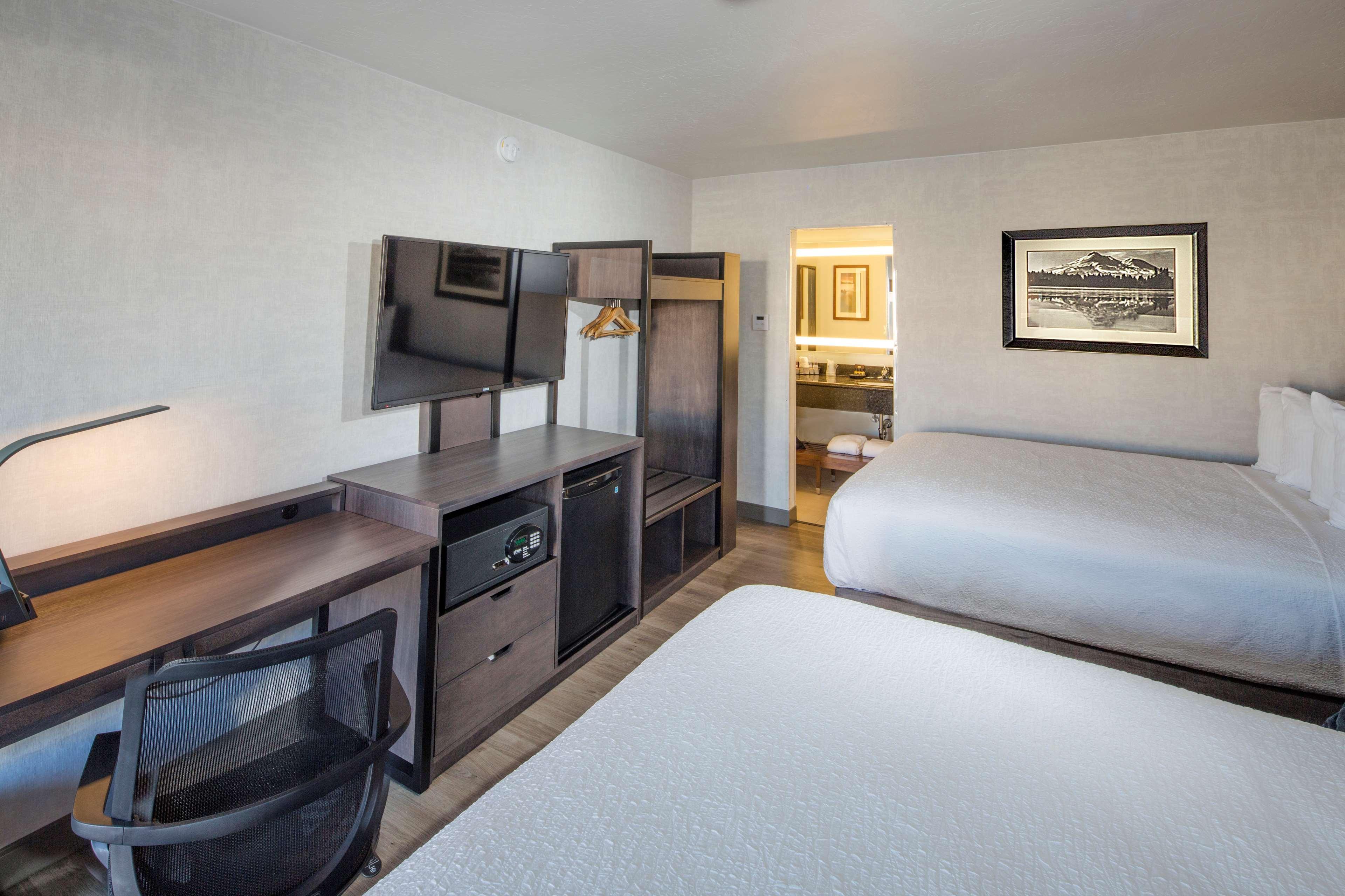 Best Western Plus Hilltop Inn Реддинг Экстерьер фото