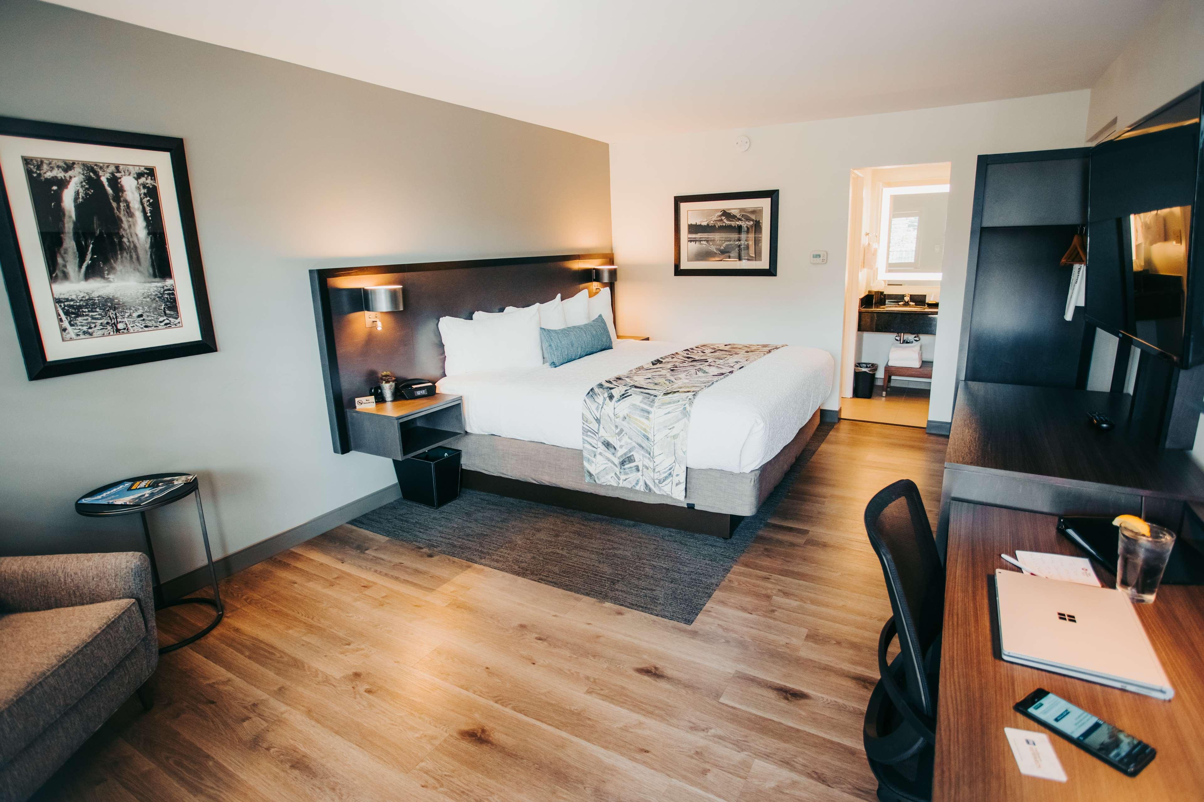 Best Western Plus Hilltop Inn Реддинг Экстерьер фото