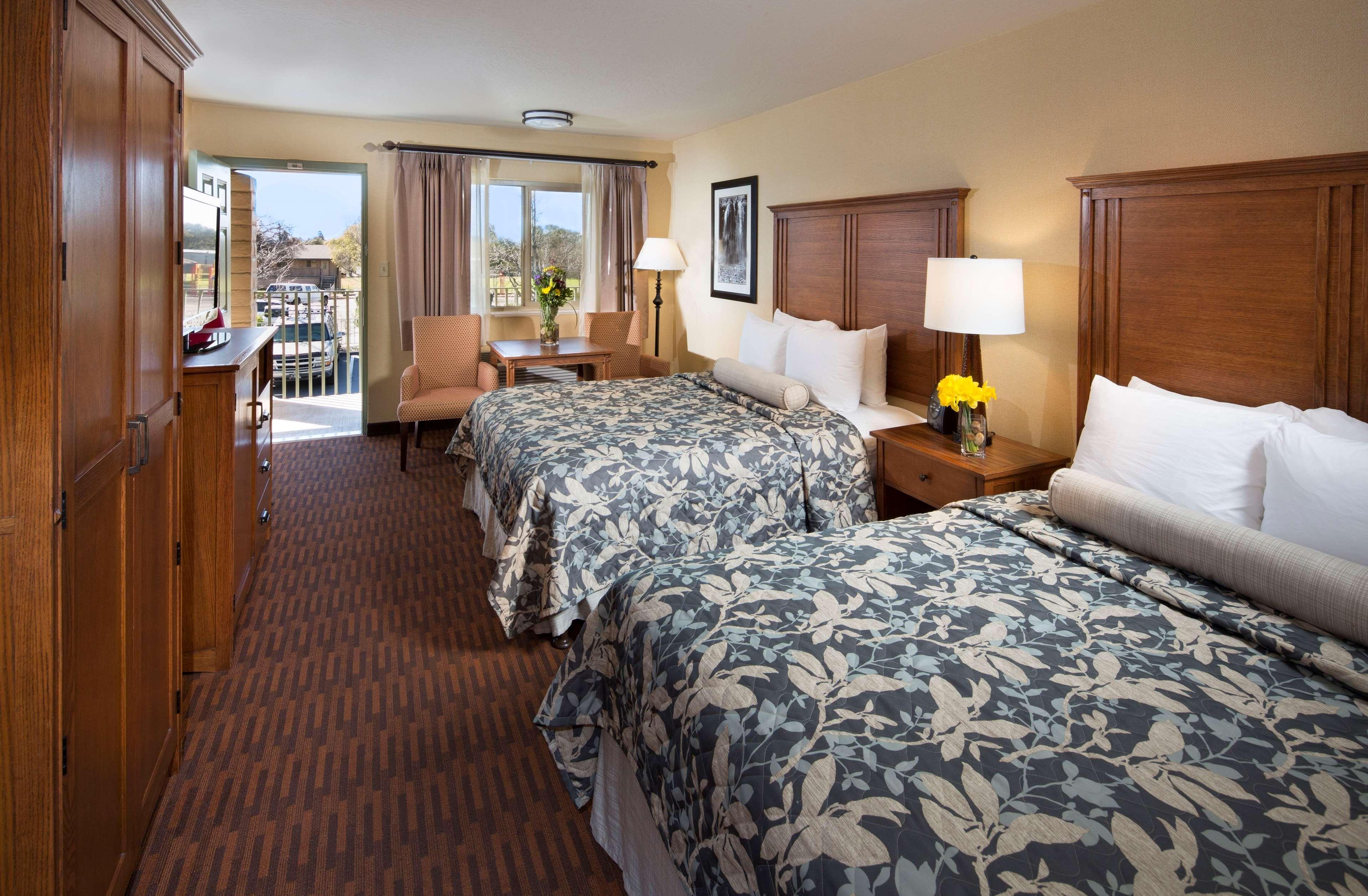 Best Western Plus Hilltop Inn Реддинг Экстерьер фото