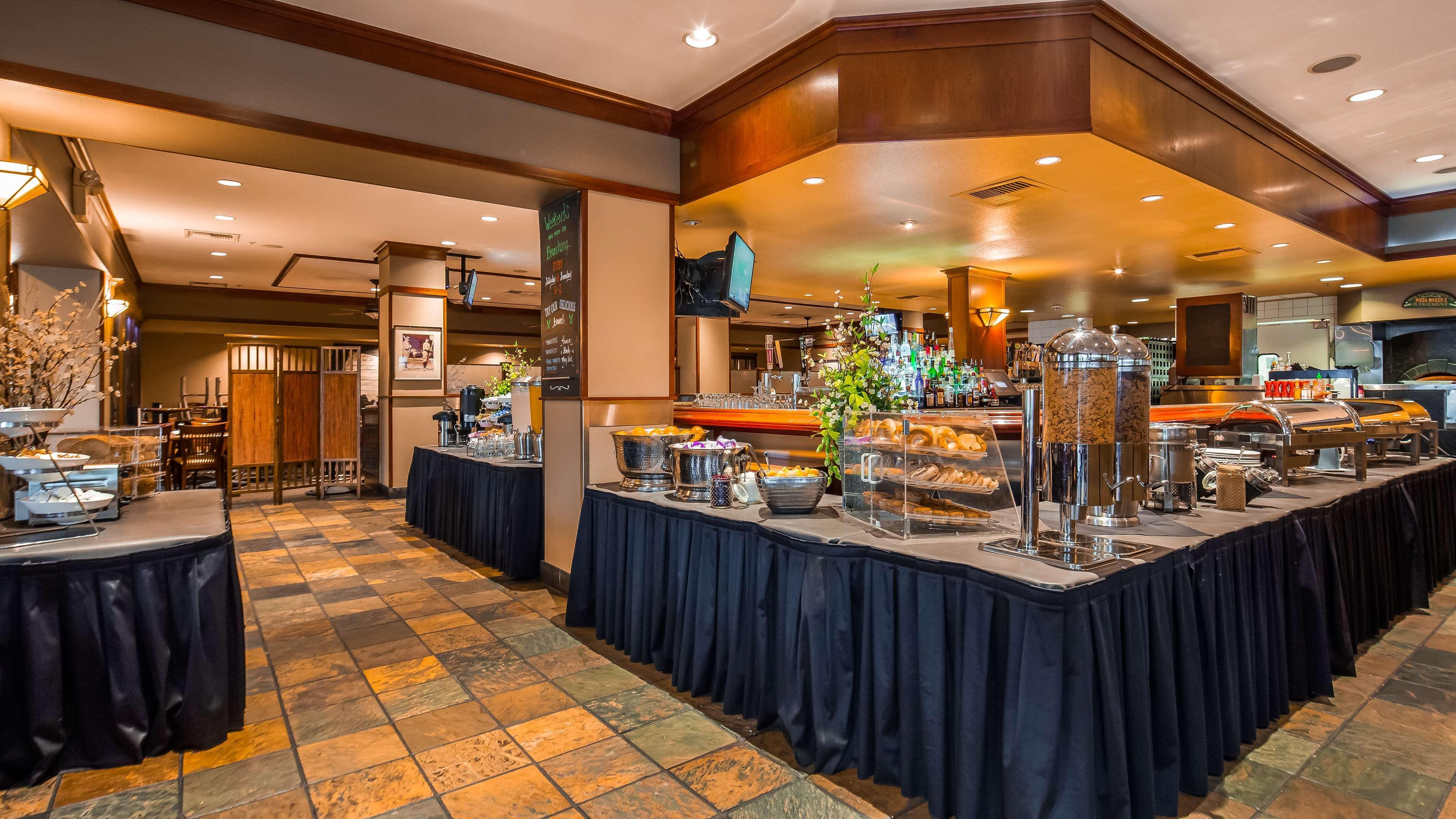 Best Western Plus Hilltop Inn Реддинг Экстерьер фото