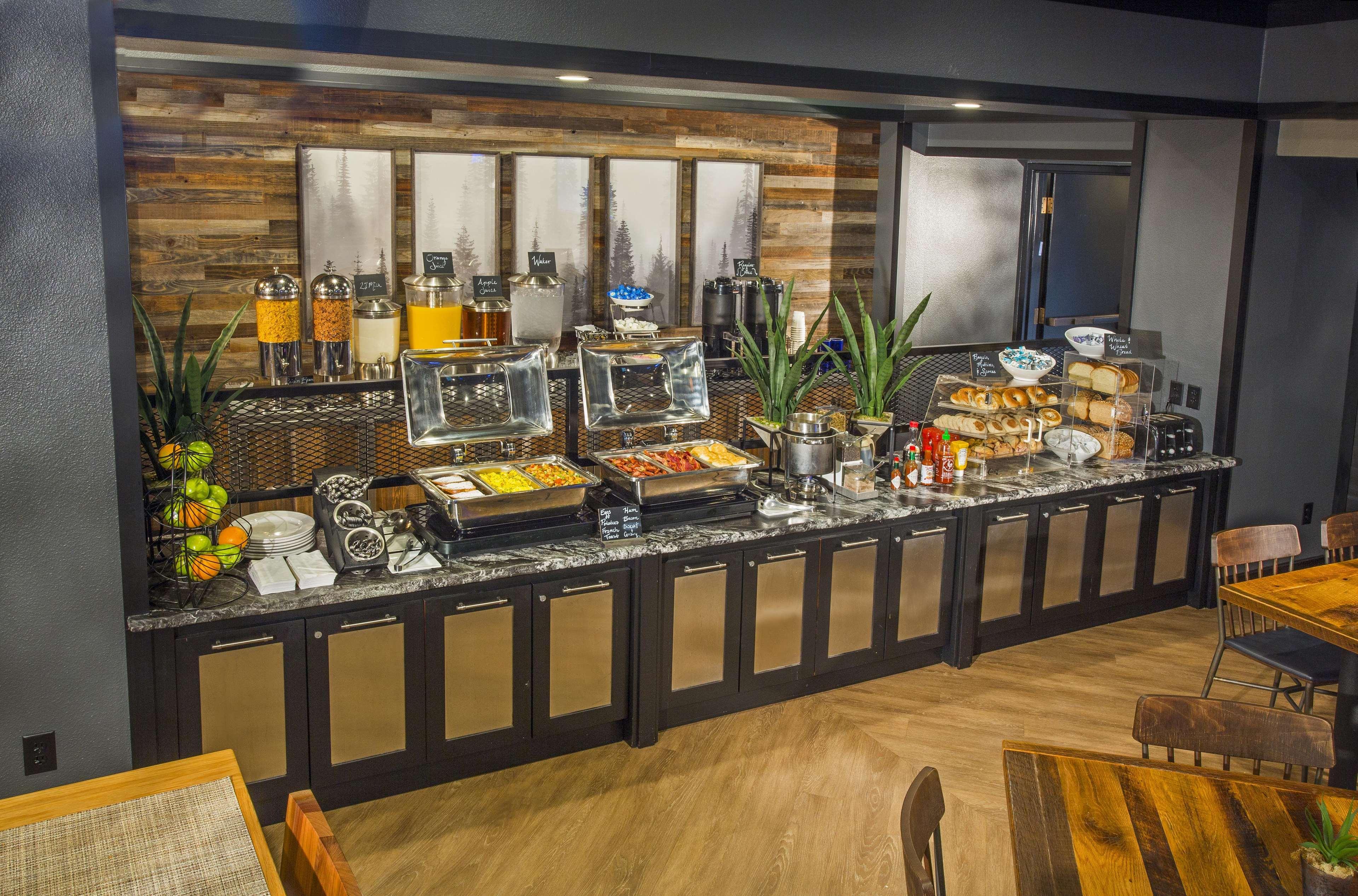 Best Western Plus Hilltop Inn Реддинг Экстерьер фото