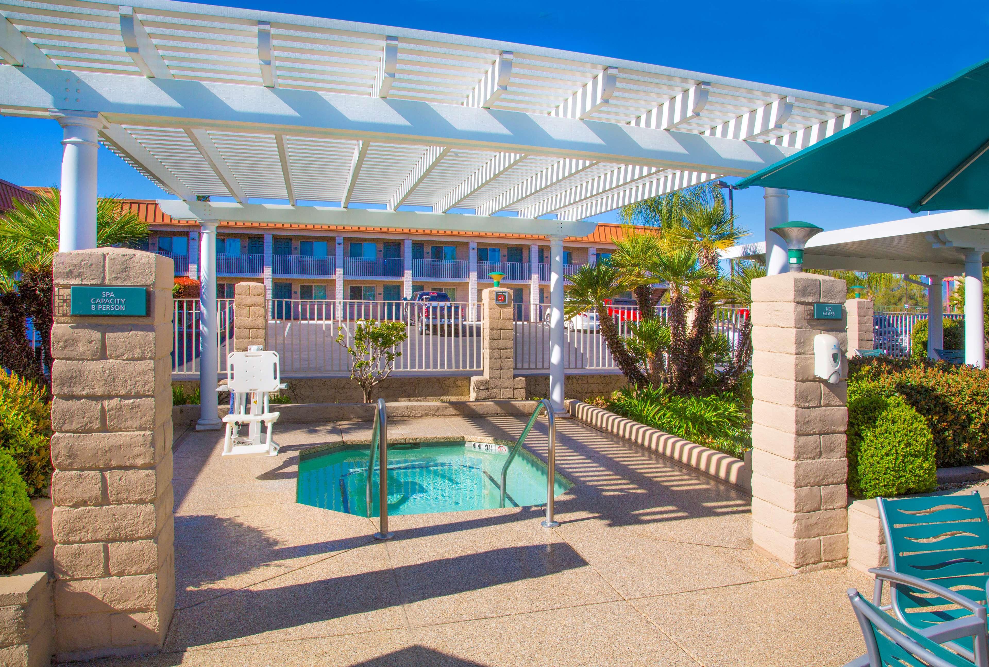 Best Western Plus Hilltop Inn Реддинг Экстерьер фото